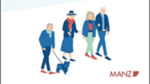 Vier ältere Menschen gehen spazieren. Ein Mann mit Hund, daneben eine Frau mit Hut und ein Paar das sich an den Armen hält.